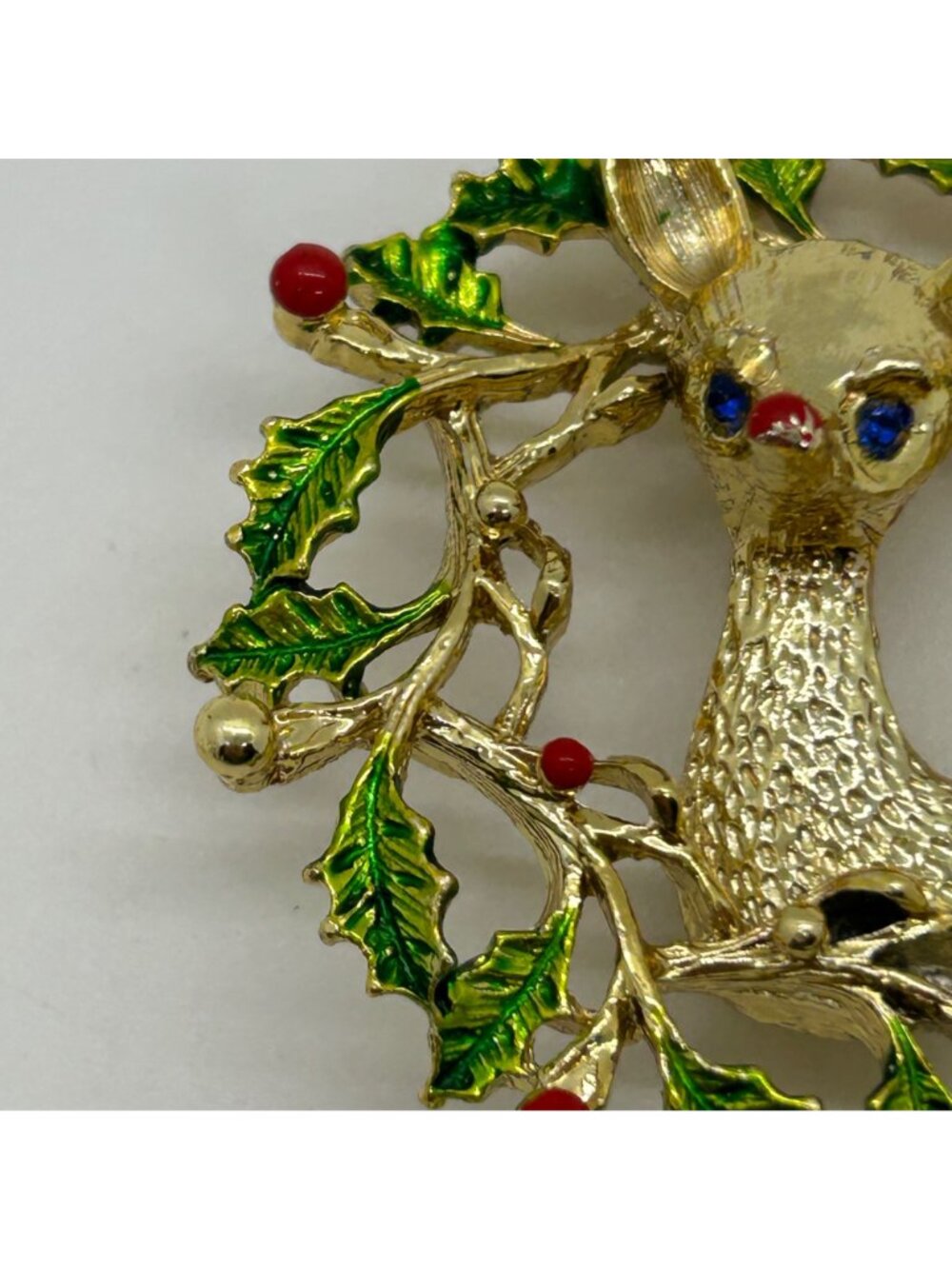 Vintage Christmas Reindeer Wreath Brooch Pin Gold Tone Enamel Rhinestone Holiday - Picture 4 of 12
